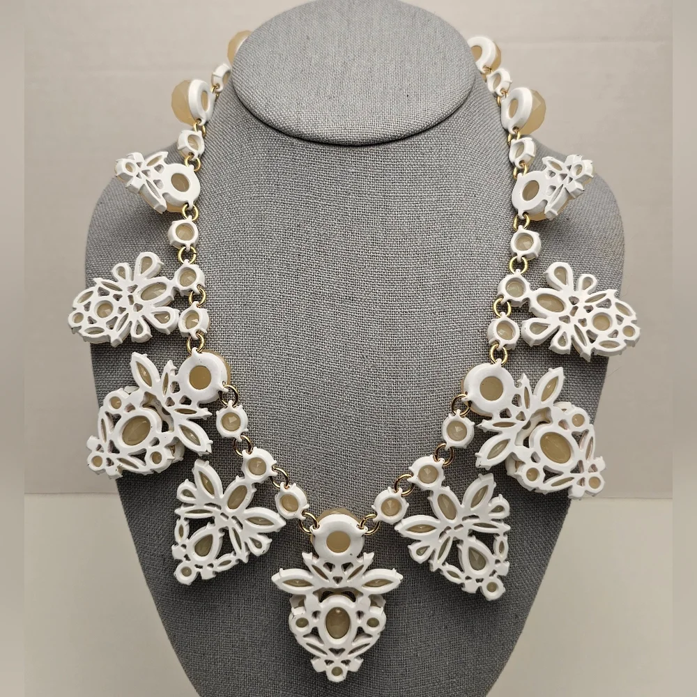 [J. CREW] Cream & White Fan Statement Necklace